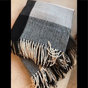 2  plaid, throw blankets